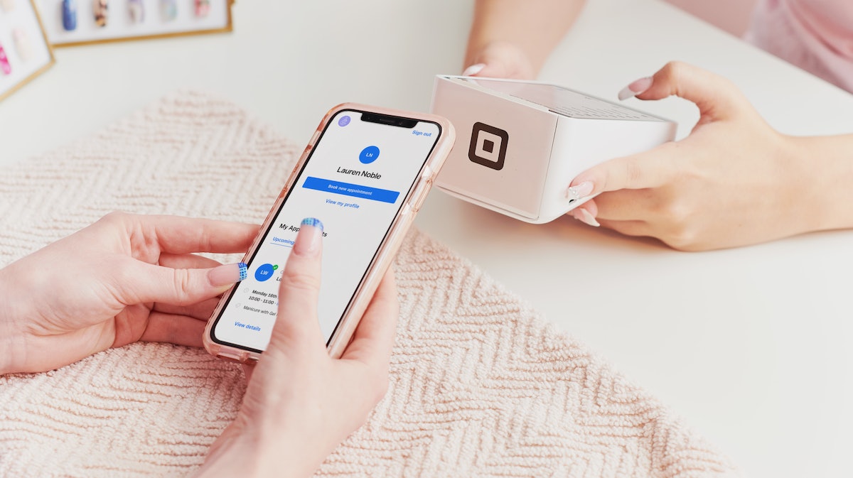 Report: Consumers Shop Convenience with Mobile E-Commerce on the Rise