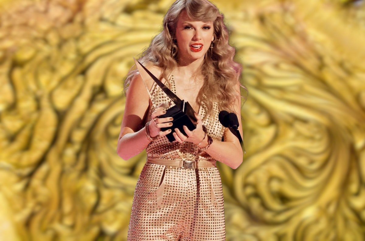Taylor Swift's AMA Nails Were Golden Like Daylight