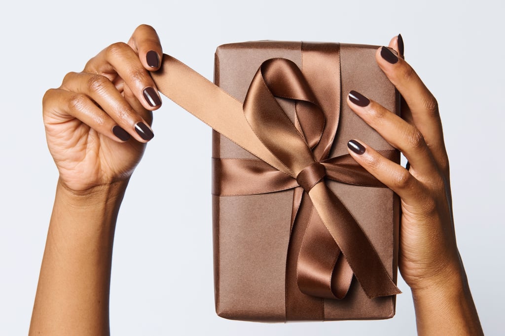 Dark bordeaux nail polish trend